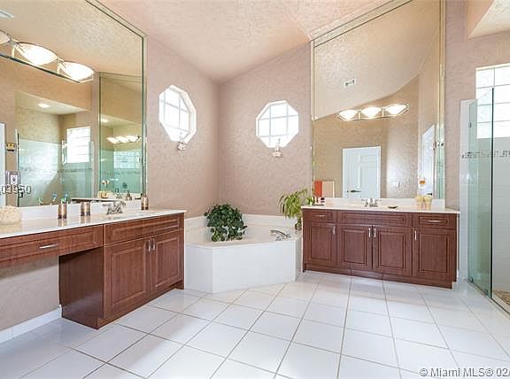 4th image of 1523 Lantana Dr
