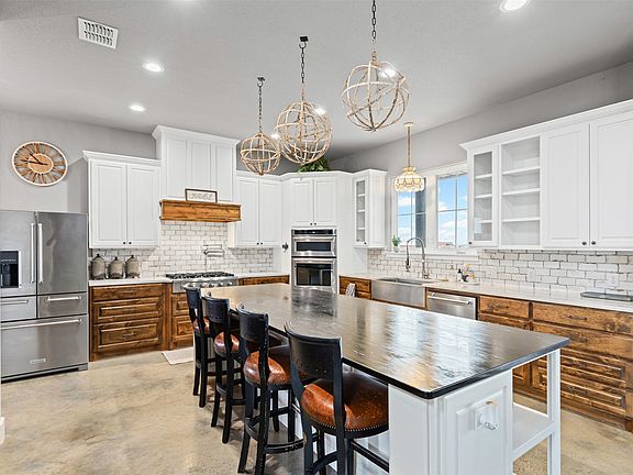 4th image of 201 West Rd