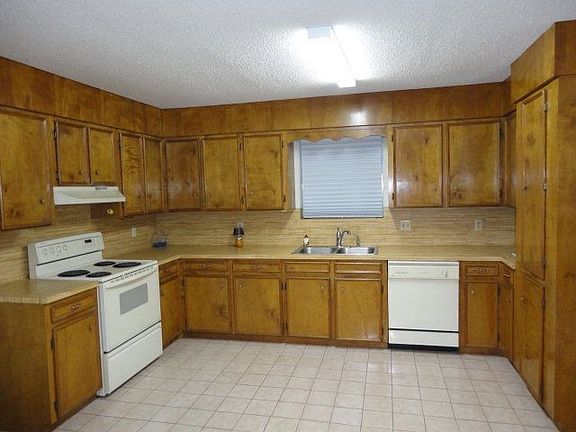 3rd image of 2805 Iris Ave