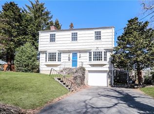 1156 Oldfield Rd, Fairfield, CT 06824