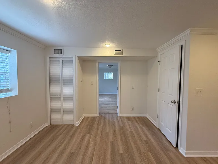 3318 W Walnut St — Photo 7