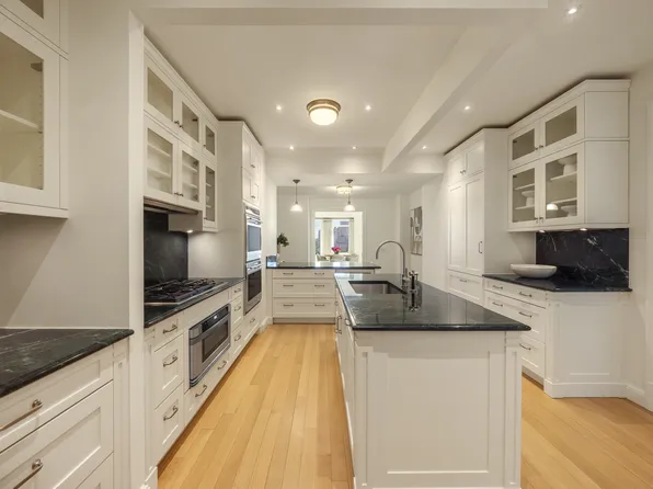 15 Central Park West image 7 of 18