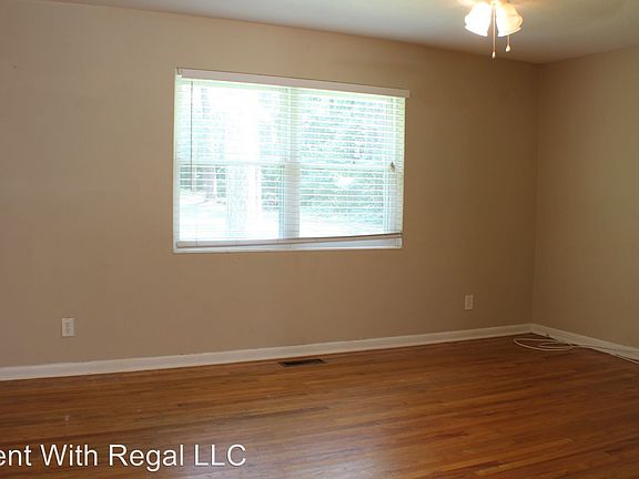 3rd image of 2105 Great Oak Dr