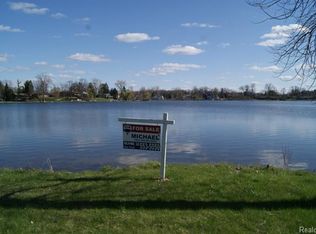 1457 Club Dr, Bloomfield Hills, MI
