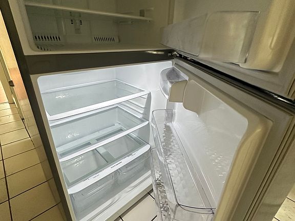 4th image of 166 Regent Ave #1L