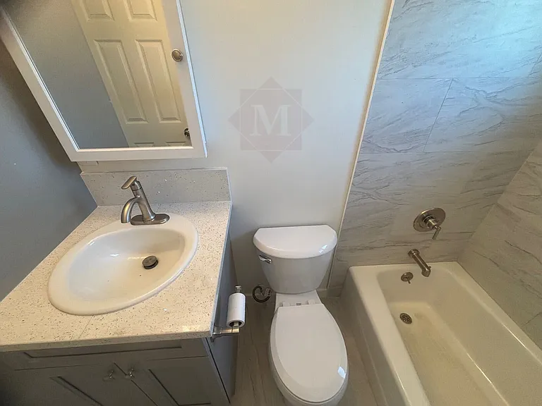 225 N N St #D — Photo 4