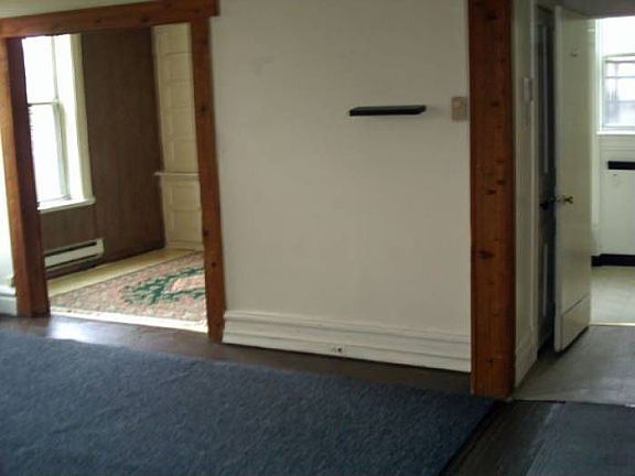 Livingroom With Archway