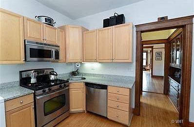 3rd image of 1250 W Argyle St APT 3F