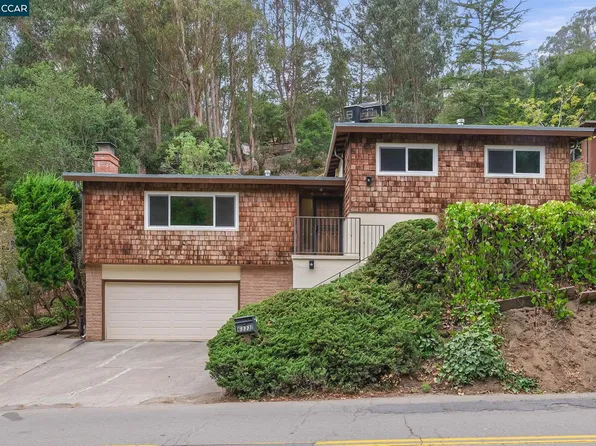 6333 Thornhill Dr, Oakland, CA 94611