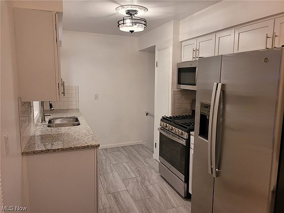 3rd image of 5248 W 149th St