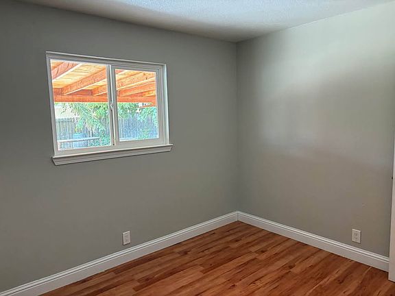 5th image of 879 Marshall Rd
