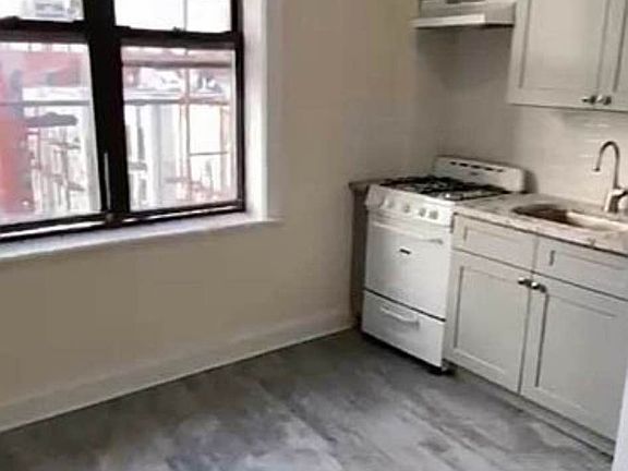 2nd image of 28-14 Crescent St #19