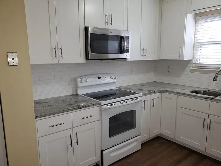 5456 Pine Top Cir #5456 — Photo 4