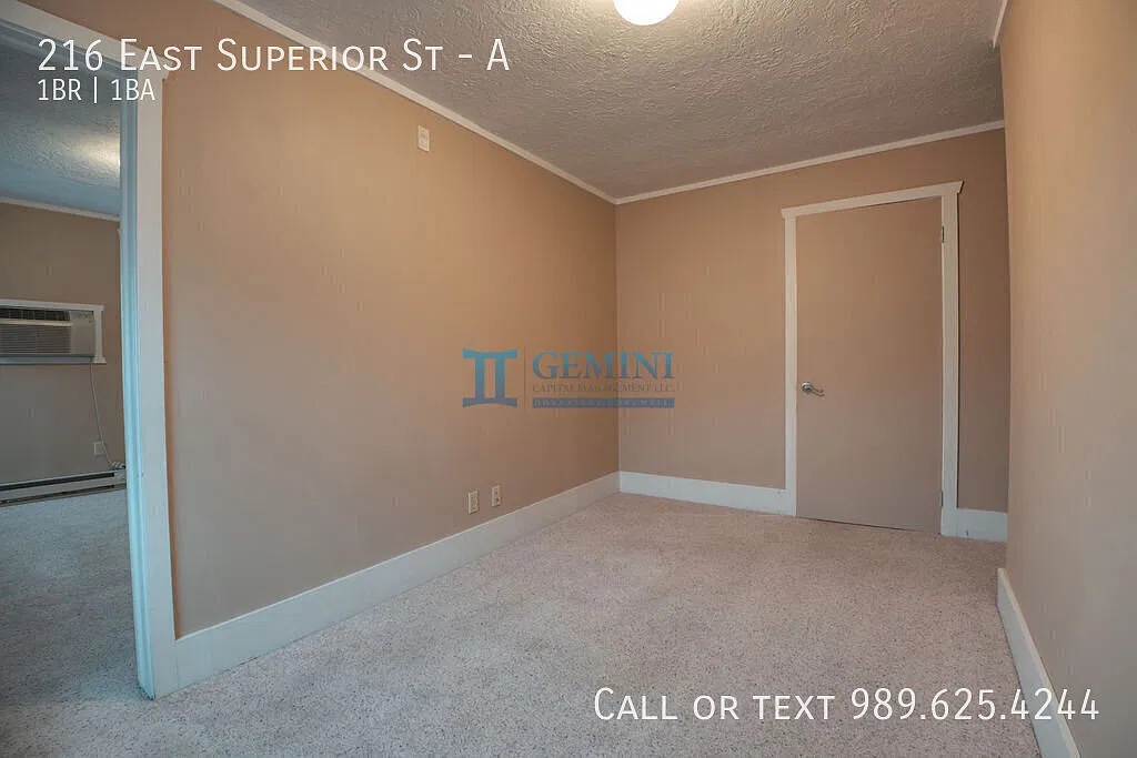 1 Bed 1 Bath Alma — Photo 1