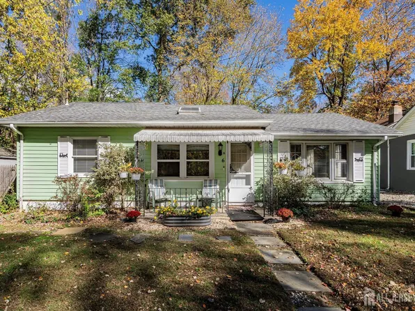 6 Diana Ln, Monroe Township, NJ 08831