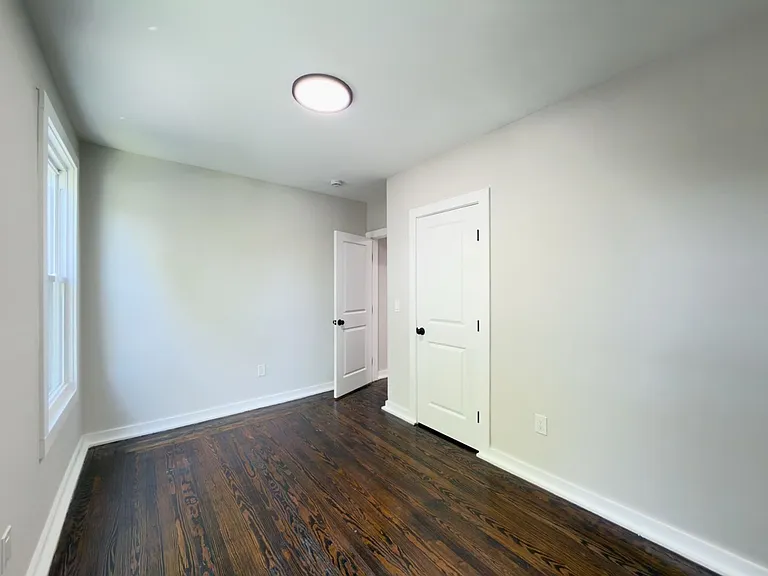 560 Howard Ave — Photo 41