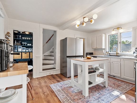 5th image of 36 Pleasant St