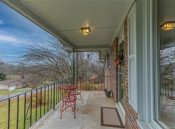 5th image of 123 Fulton Dr