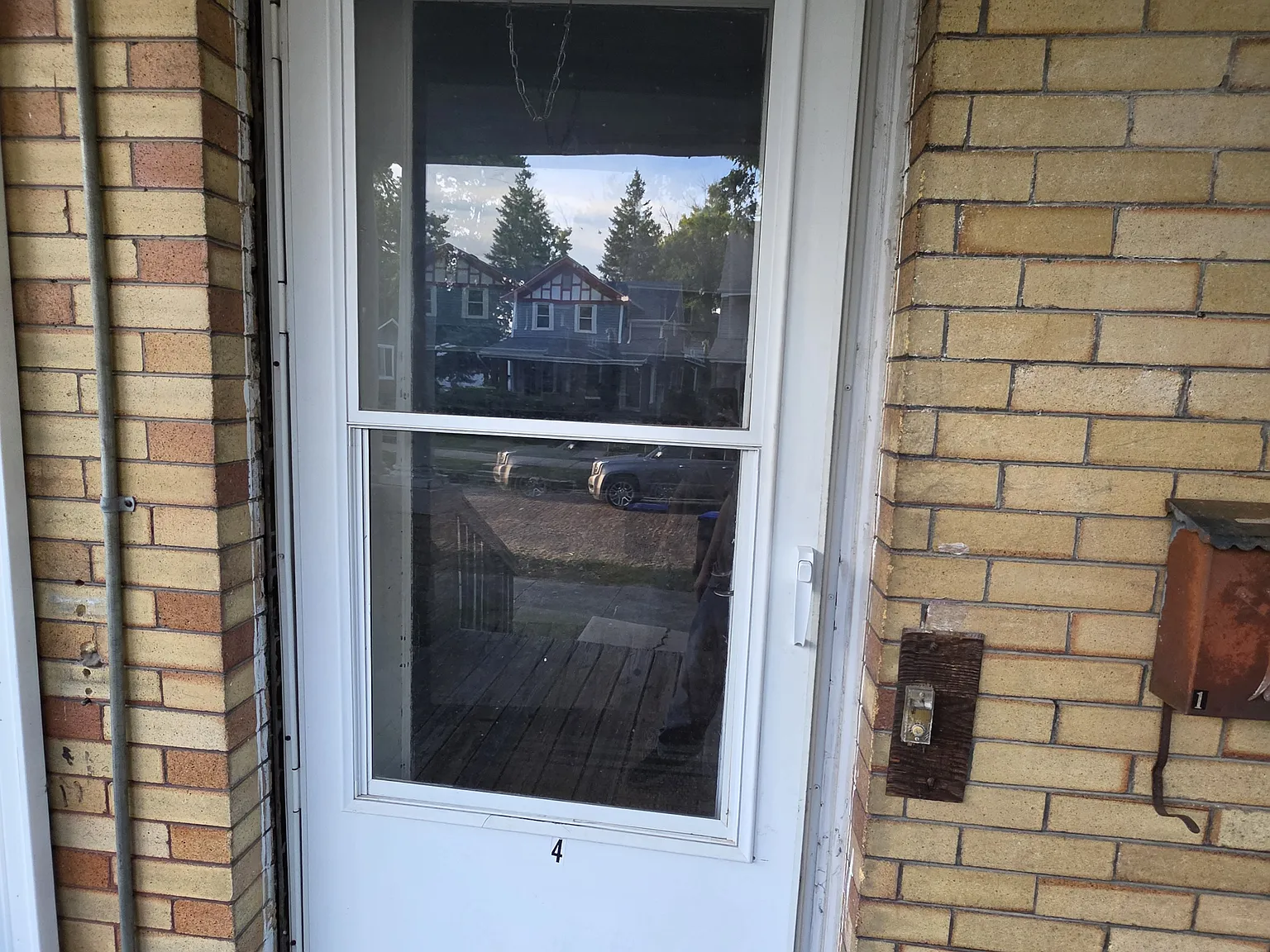 608 E Monroe St — Photo 3