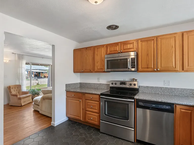 141 Sherri Dr — Photo 33