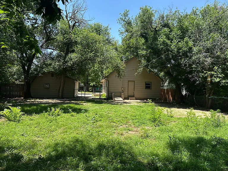 748 S Poplar St — Photo 19