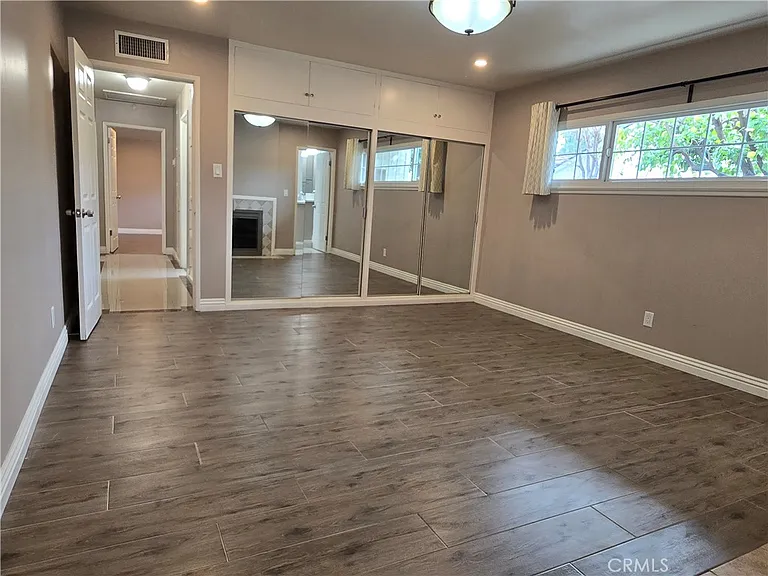1747 Oakwood Ave — Photo 6