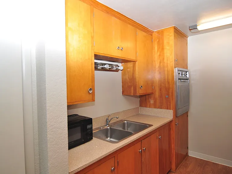 490 S State St — Photo 16