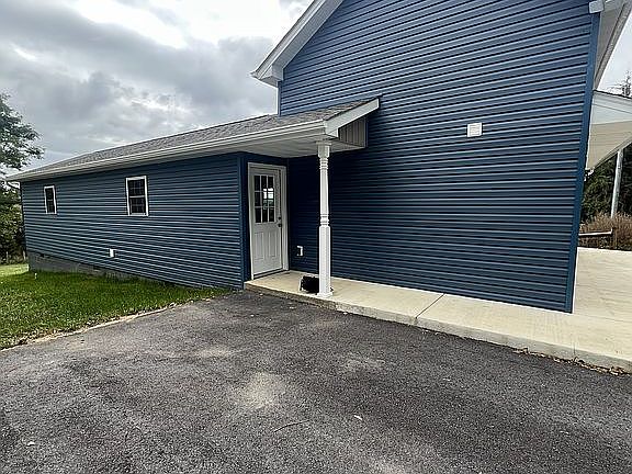 3rd image of 4091 Spring Hill Rd