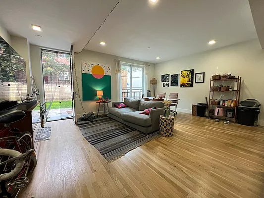 Rented by Rumah Realty Inc | media 35