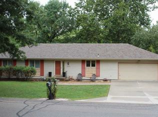 2621 SE Shawnee Dr, Topeka, KS 66605