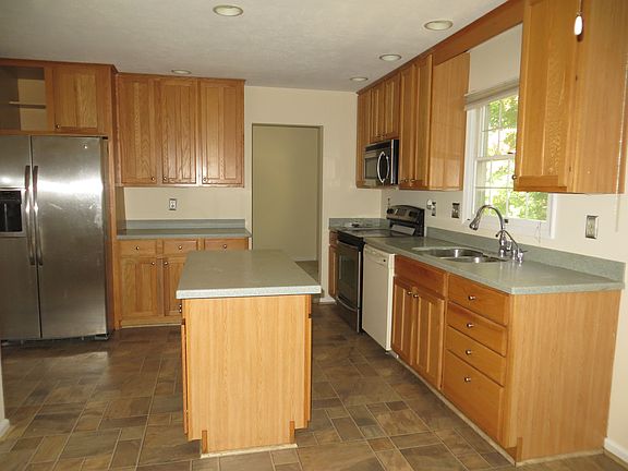 4th image of 15994 Arden Ct