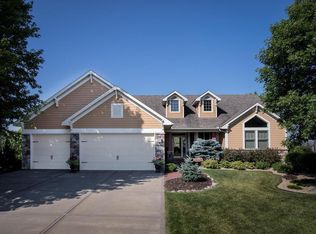 9042 Horizon Dr, Shakopee, MN 55379