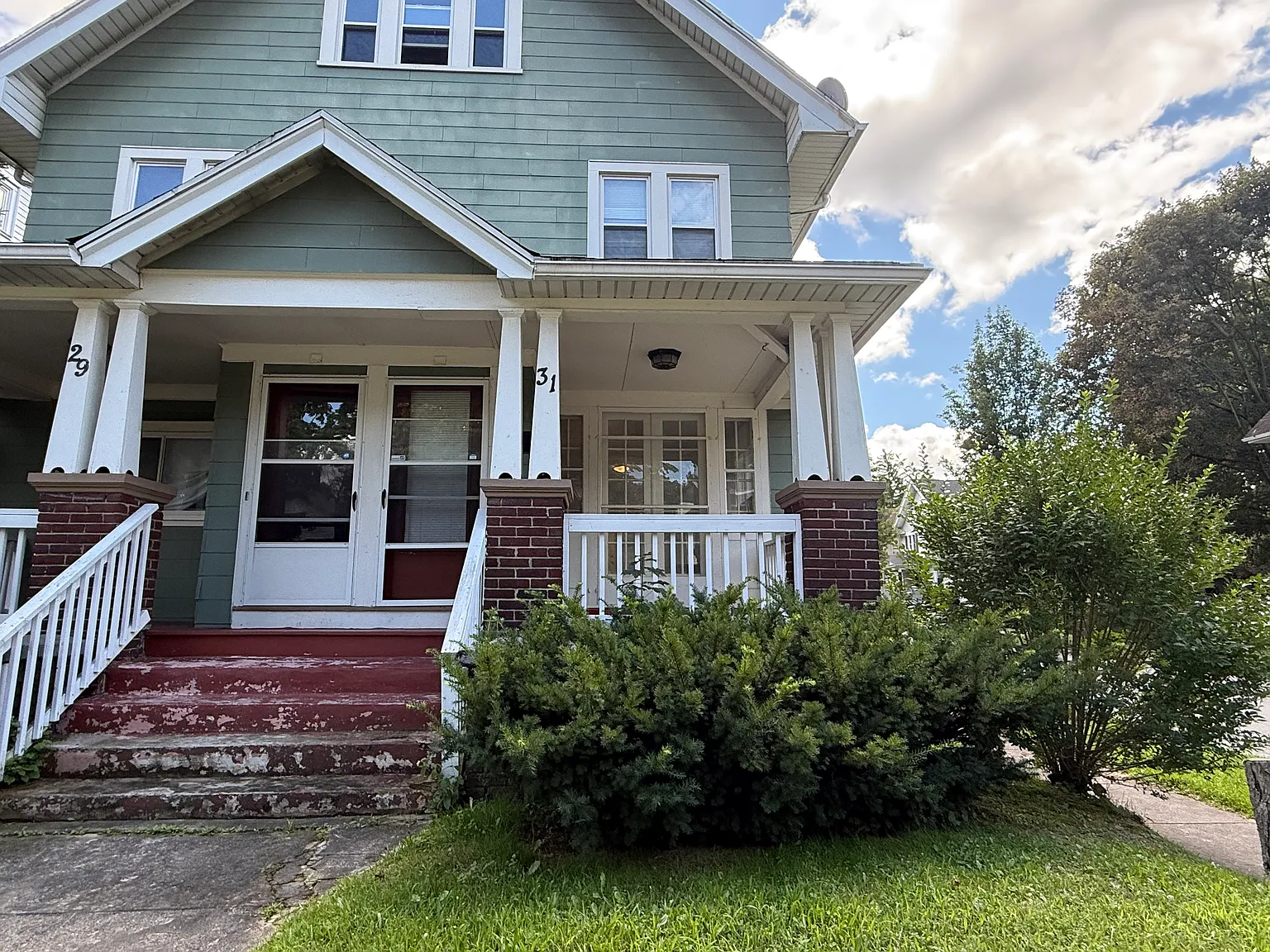 3 bed, 1100 sqft, $1,600 — Photo 2