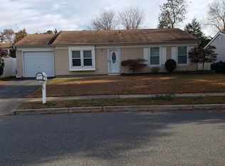 4 Mizzen Dr, Barnegat, NJ 08005