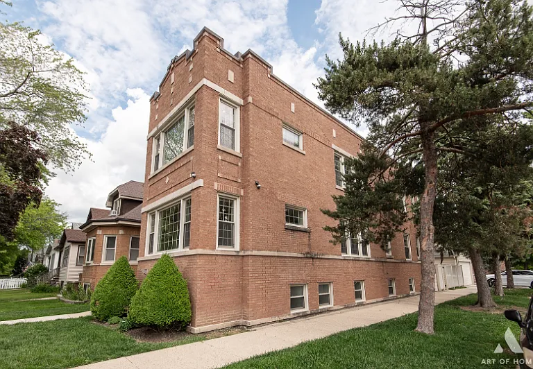 3301 N Kilbourn Ave #G — Photo 2