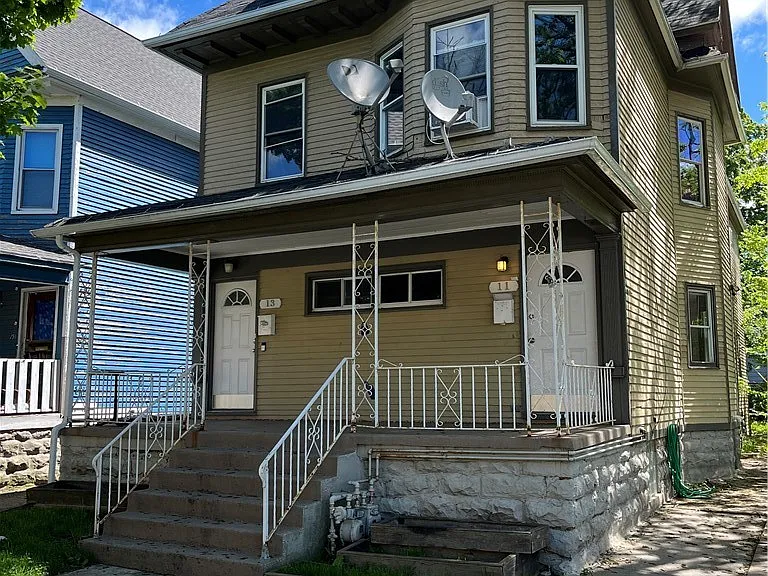 11 Hoyt St — Photo 2