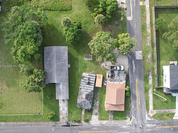 5th image of 525 NW 8th Ave
