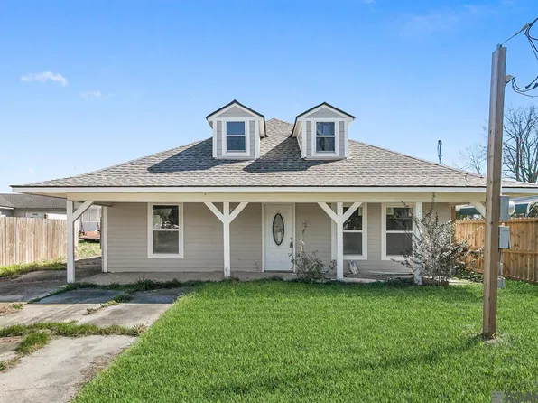 842 N 12th St, Port Allen, LA 70767