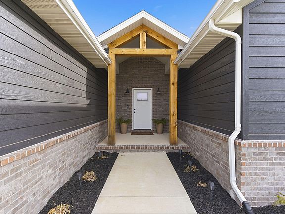 4th image of 1236 S Birch Avenue