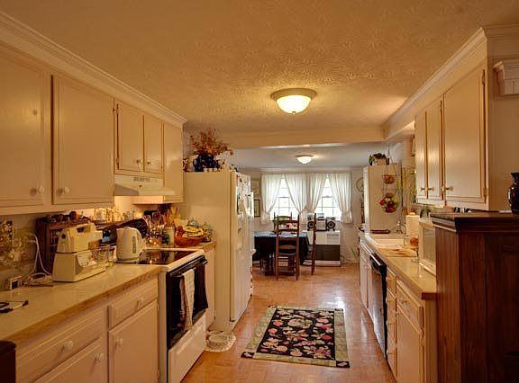 3rd image of 4079 Hudson Cir