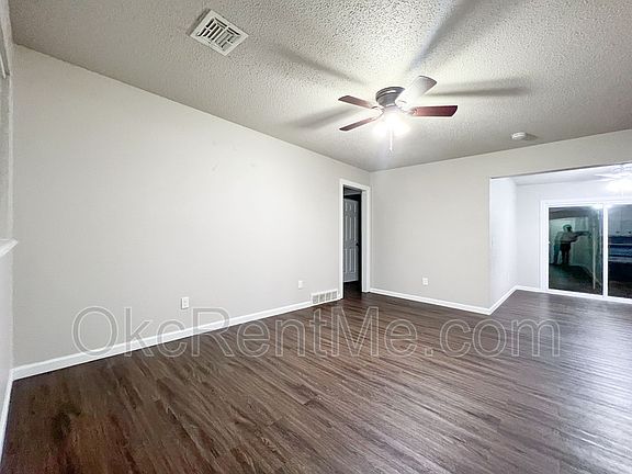 5th image of 106 Thompson Dr