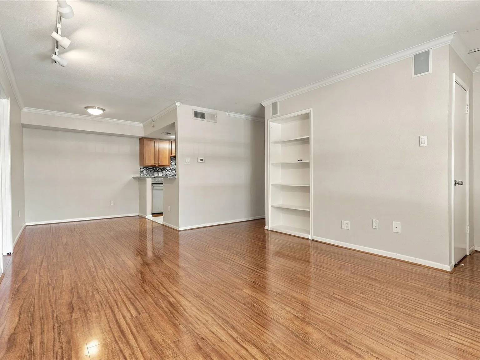 2 bed, 2.0 bath, 1040 sqft, $1,450 — Photo 4
