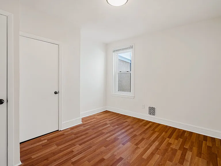 1126 S 22nd St — Photo 9