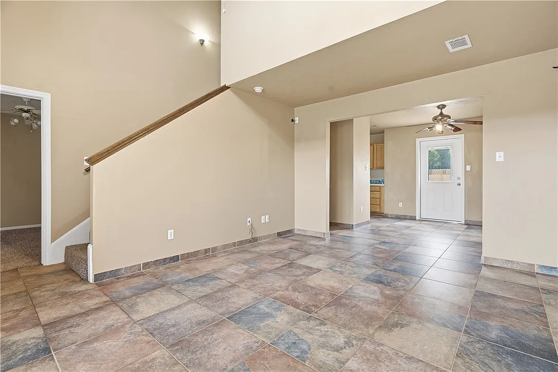 4 bed, 3.5 bath, 1718 sqft, $1,995 — Photo 3