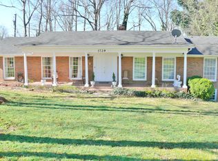 1729 Oakridge Dr, Charlotte, NC 28216
