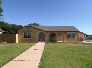 912 W Castleberry Rd, Artesia, NM 88210