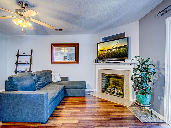 5th image of 7853 Park Gate Dr