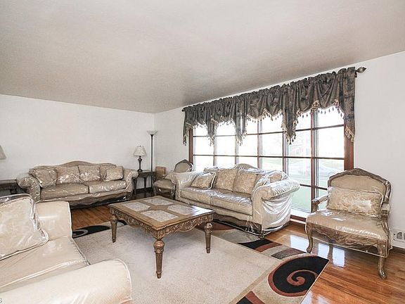 4th image of 5832 Park Ridge Dr