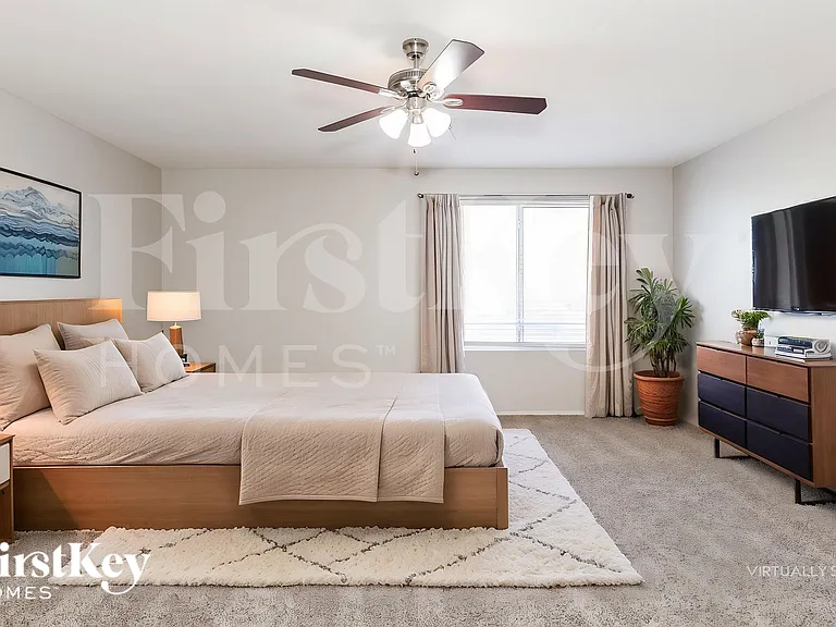 11009 W Frier Dr — Photo 11
