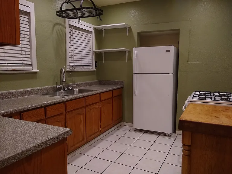 2326 Riverside Dr — Photo 18